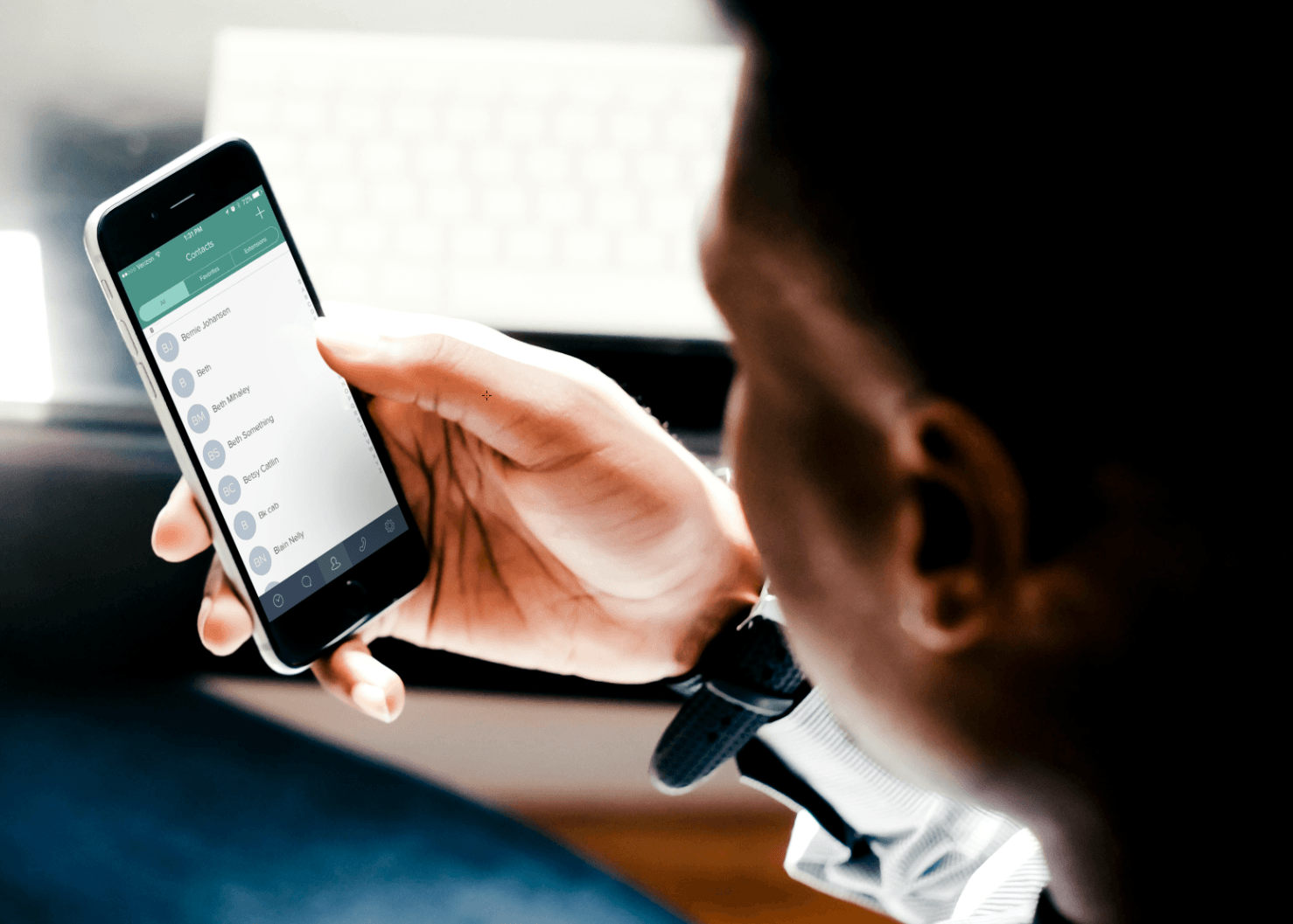 Entrepreneur Travel Tips: How to Avoid International Roaming Charges While Traveling Abroad